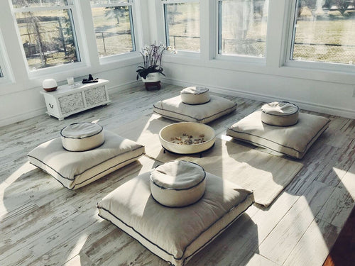 Photo of meditation room by Julie Marchand with renoo Dune natural color zaeu and zabuton